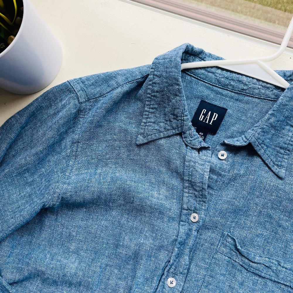 Gap button up chambray top size xs